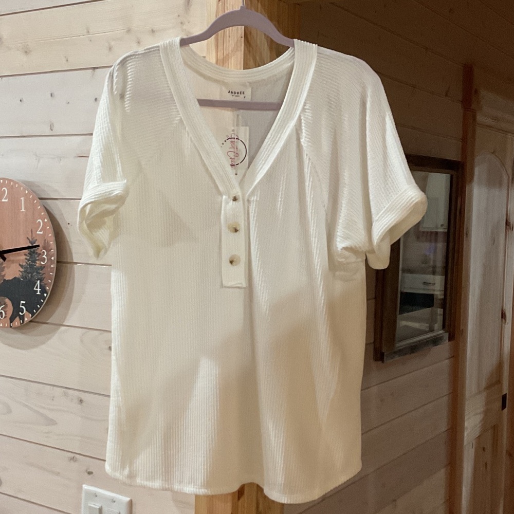 ANDREE BY UNIT Cream Short Sleeve Button-Up Top